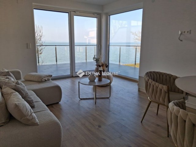 Eladó téglalakás, Siófokon 265 M Ft, 3 szobás