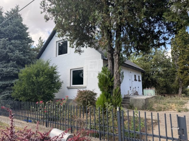 Eladó családi ház, Velencén 69.5 M Ft, 2 szobás
