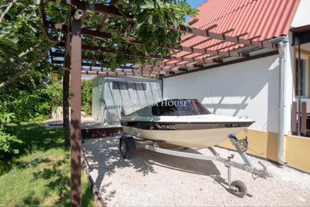 Eladó nyaraló, Kulcson 32.7 M Ft, 3 szobás / költözzbe.hu