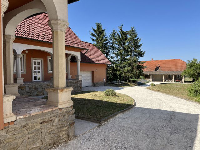 Eladó családi ház, Lövőn 175 M Ft, 4+1 szobás