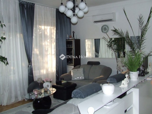 Eladó családi ház, Esztergomban 134.9 M Ft, 5 szobás