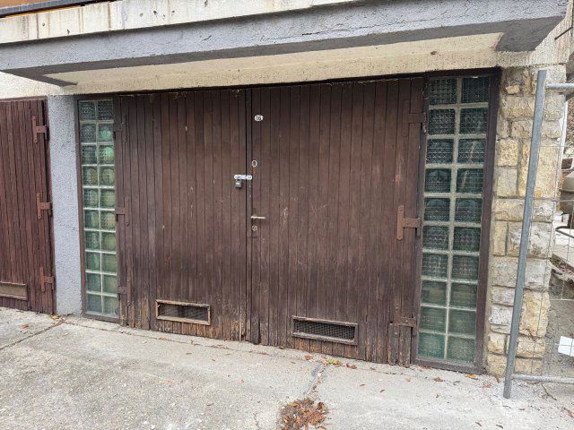 Eladó garázs, Balatonfűzfőn 7.5 M Ft / költözzbe.hu