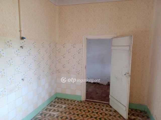 Eladó családi ház, Kisújszálláson 8.5 M Ft, 3 szobás