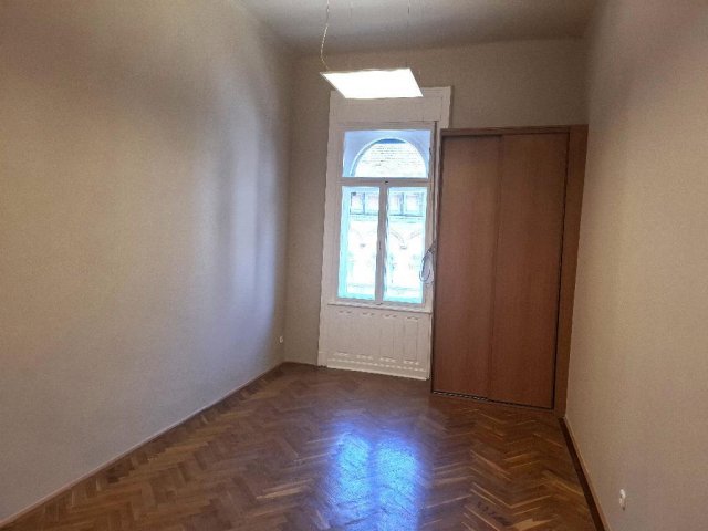 Eladó téglalakás, Budapesten, VIII. kerületben 54.1 M Ft