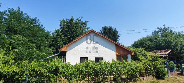 Eladó családi ház, Tiszacsegén 17.5 M Ft, 2 szobás