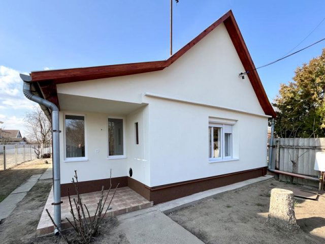 Eladó családi ház, Tápióbicskén 35 M Ft, 2 szobás