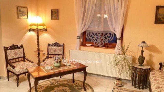 Eladó családi ház, Budapesten, III. kerületben 220 M Ft