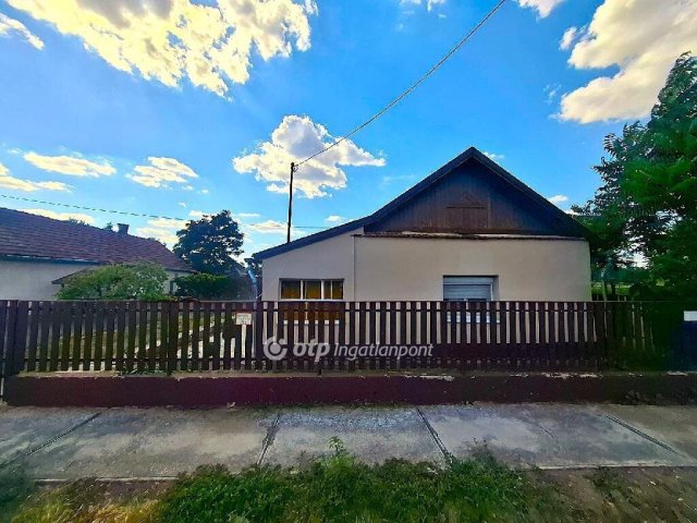 Eladó családi ház, Szeghalmon 9 M Ft, 1+1 szobás