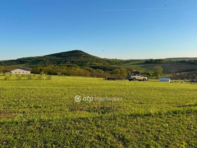 Eladó telek, Szomoron 45 M Ft / költözzbe.hu