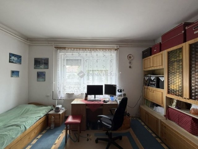 Eladó családi ház, Vecsésen 94 M Ft, 3 szobás
