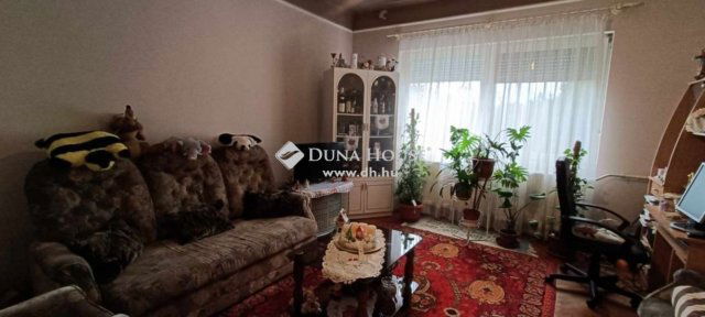 Eladó családi ház, Kunszentmártonban 24.999 M Ft, 5 szobás