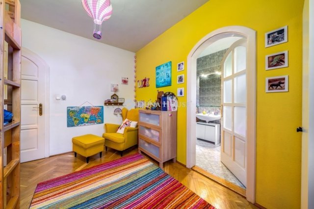 Eladó családi ház, Budapesten, III. kerületben 299.999 M Ft