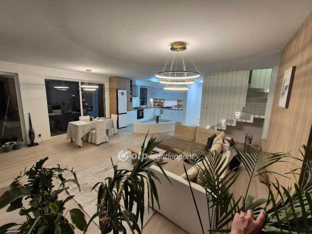 Eladó családi ház, Solymáron 223 M Ft, 4 szobás