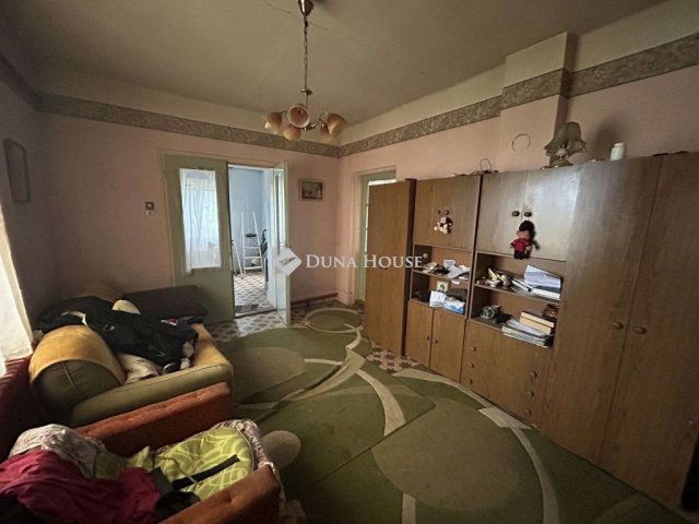 Eladó családi ház, Dánszentmiklóson 36 M Ft, 3 szobás