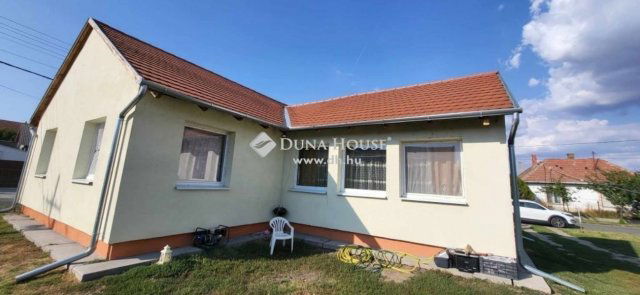 Eladó családi ház, Jászfényszarun 50 M Ft, 5 szobás