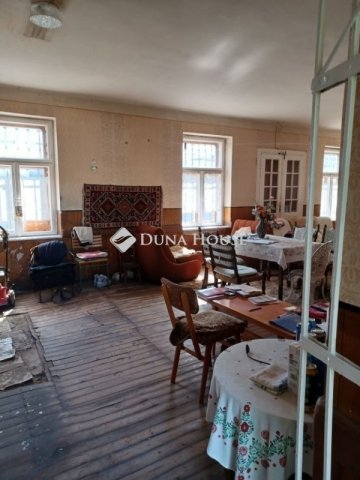 Eladó családi ház, Tahitótfalun 230 M Ft, 5 szobás