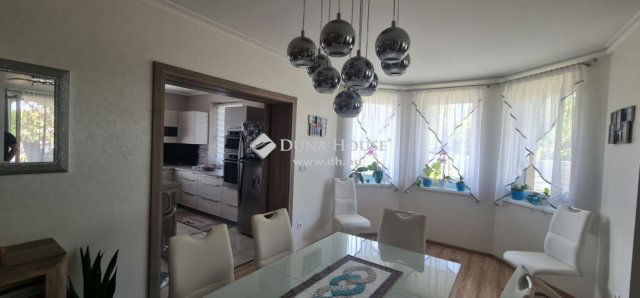Eladó családi ház, Üllőn 324.9 M Ft, 6 szobás
