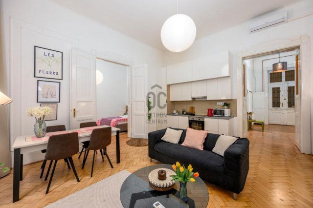 Eladó téglalakás, Budapesten, VI. kerületben 150 M Ft, 4 szobás