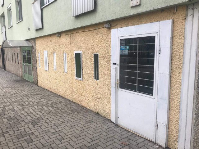 Kiadó üzlethelyiség, Székesfehérvárott 100 E Ft / hó