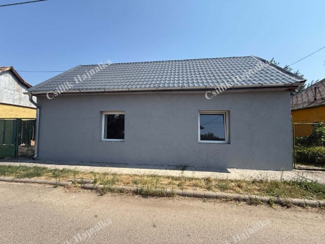 Eladó családi ház, Szolnokon 24.9 M Ft, 2 szobás
