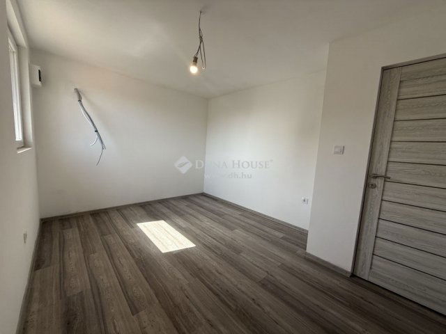 Eladó családi ház, Budapesten, XVIII. kerületben 69.9 M Ft