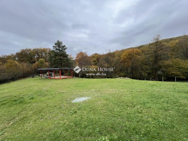 Eladó családi ház, Komlón 109 M Ft, 6 szobás