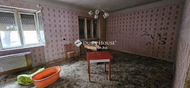 Eladó családi ház, Szombathelyen 35 M Ft, 2 szobás