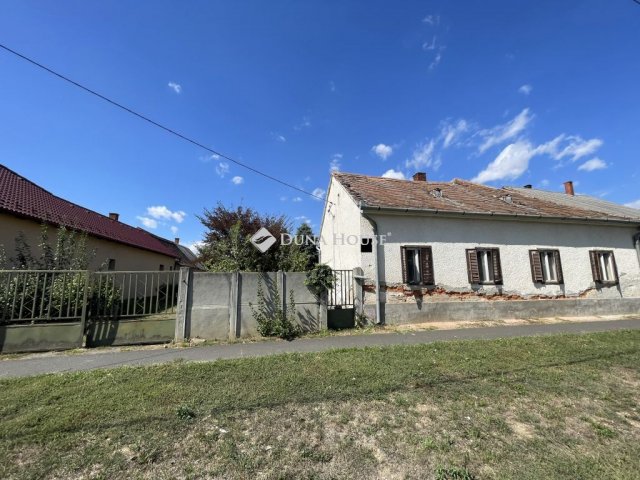 Eladó családi ház, Molnaszecsődön 30 M Ft, 2 szobás