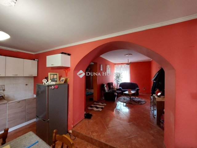 Eladó téglalakás, Bácsalmáson 5.99 M Ft, 3 szobás