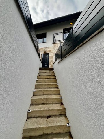 Eladó téglalakás, Pécsett 79.9 M Ft, 3 szobás