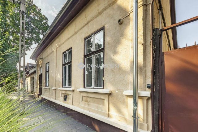 Eladó családi ház, Kecskeméten 59.9 M Ft, 3 szobás