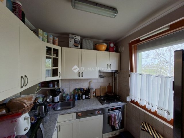 Eladó panellakás, Szegeden 57.9 M Ft, 3 szobás