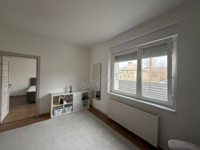 Eladó családi ház, Tatabányán 99.99 M Ft, 3 szobás