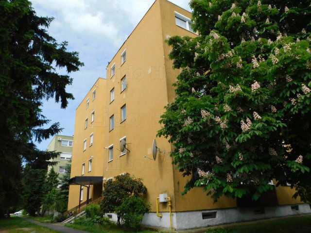 Eladó panellakás, Hévízen 32 M Ft, 3 szobás