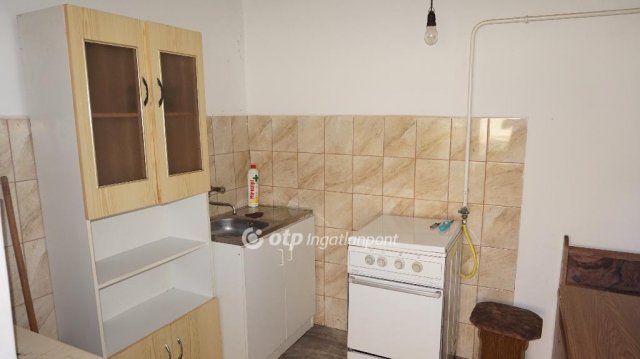 Eladó családi ház, Atkáron 15 M Ft, 2 szobás