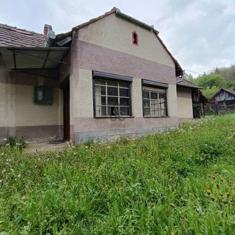 Eladó családi ház, Nagybakónakon 5.9 M Ft, 2 szobás