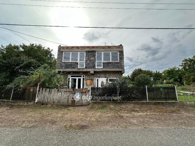 Eladó családi ház, Tiszalökön 15 M Ft, 4+1 szobás