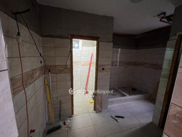 Eladó családi ház, Majosházán 129 M Ft, 6+2 szobás