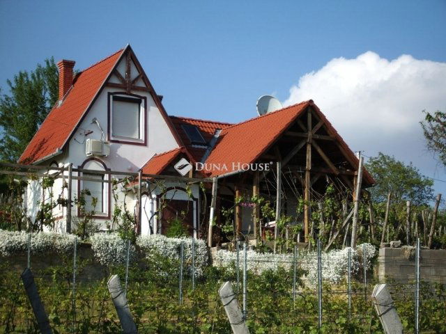 Eladó családi ház, Siklóson 26.5 M Ft, 3 szobás