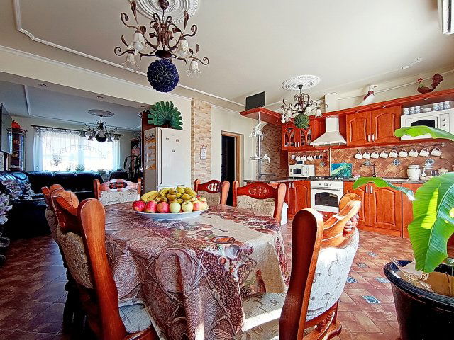 Eladó családi ház, Budapesten, XX. kerületben 150 M Ft, 8 szobás