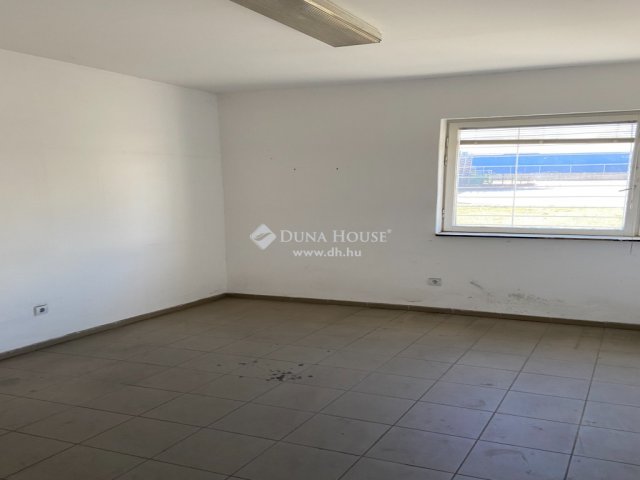 Kiadó ipari ingatlan, Tatabányán 2416 E Ft / hó