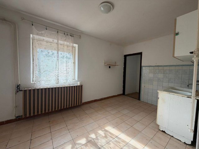 Eladó családi ház, Újszentivánon 89.9 M Ft, 5 szobás