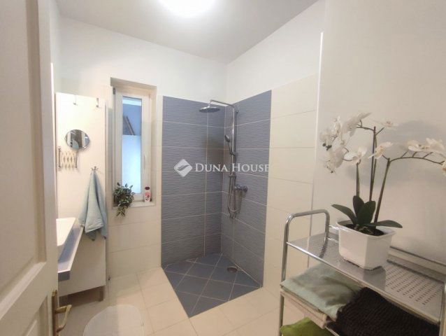 Eladó családi ház, Kecskeméten 220 M Ft, 5 szobás