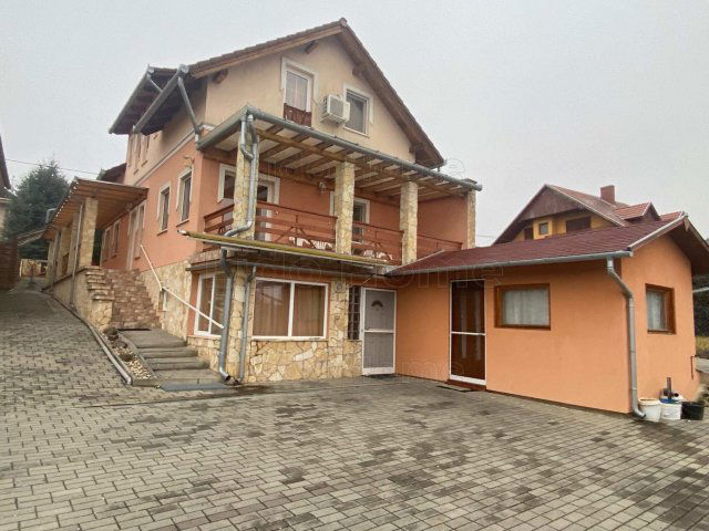 Eladó hotel, Zalakaroson 180 M Ft, 5 szobás / költözzbe.hu