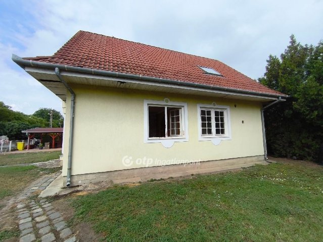 Eladó ikerház, Orosházán 38 M Ft, 1+3 szobás