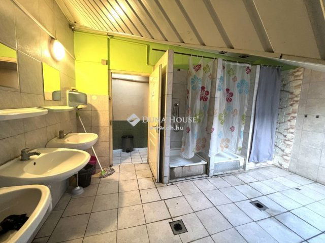 Eladó ipari ingatlan, Budapesten, XVII. kerületben 705.6 M Ft