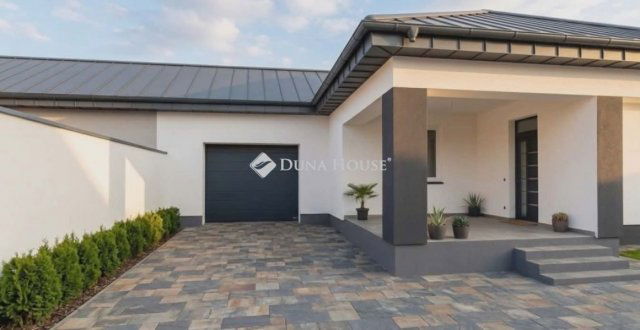 Eladó ikerház, Nyíregyházán 110 M Ft, 4 szobás