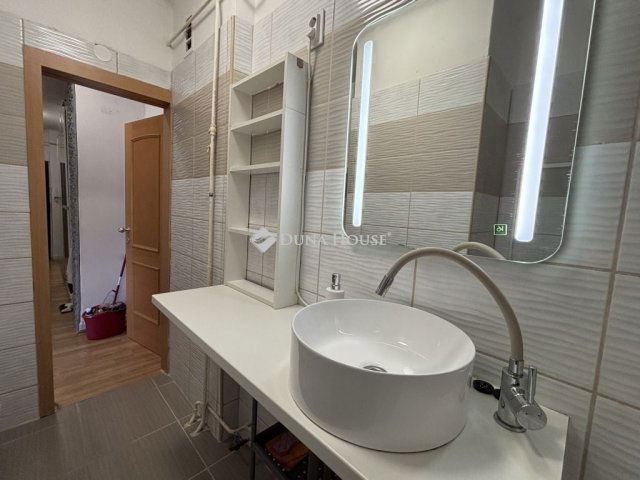 Eladó panellakás, Tatabányán 38.5 M Ft, 2 szobás