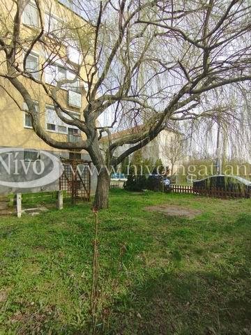 Eladó téglalakás, Hajmáskéren 27.9 M Ft, 1 szobás