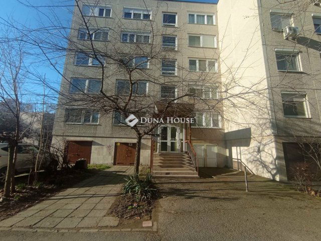 Eladó panellakás, Kecskeméten 35.9 M Ft, 1 szobás